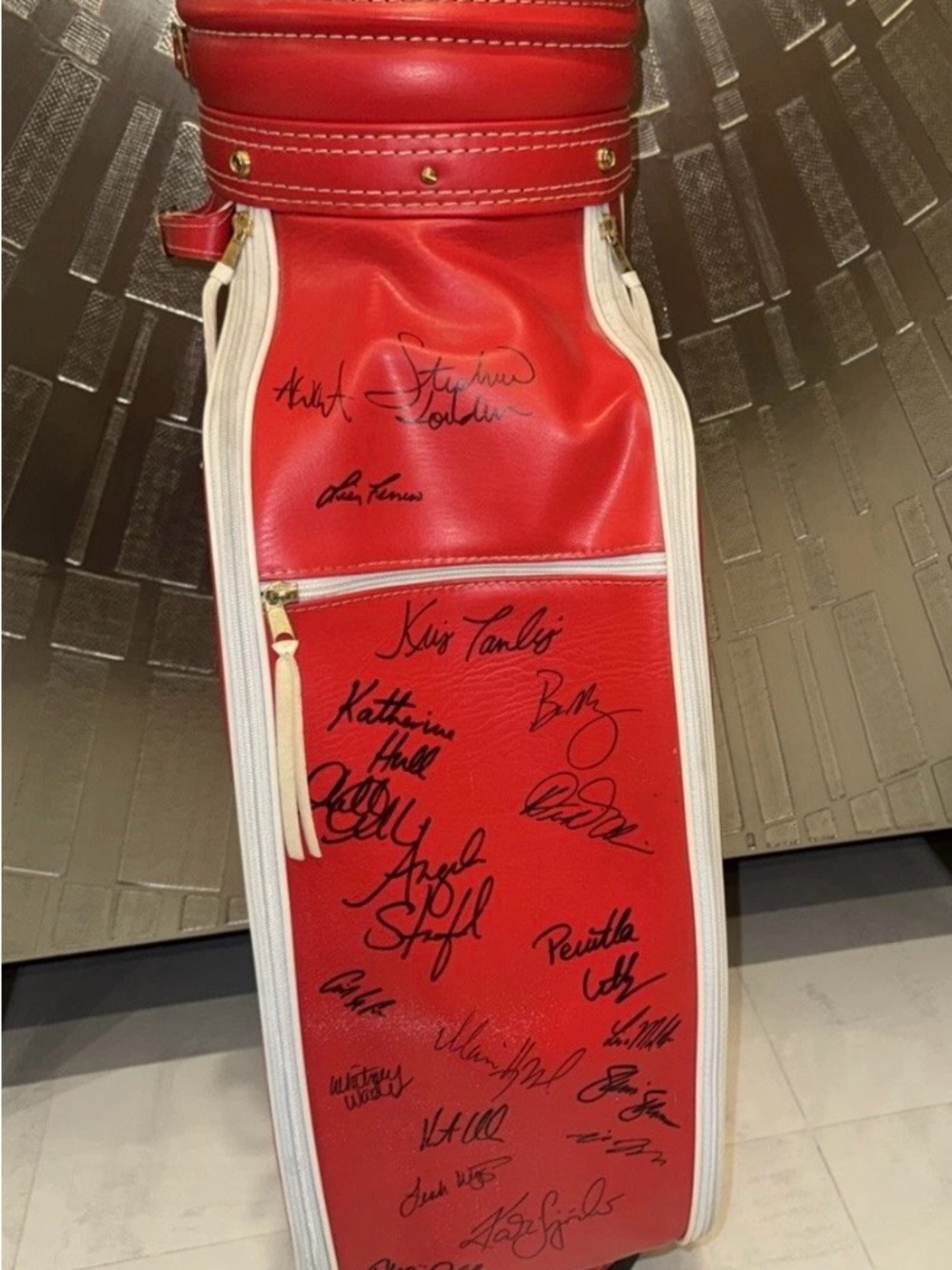 Golf Tour Bag, CoCa-Cola Collectible. 1 of kind. Signed by Various Golf Pros - Picture 4 of 6